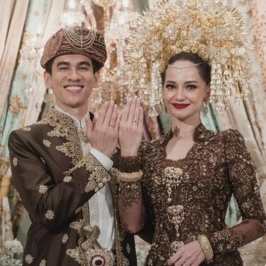 Tinggalkan dunia hiburan, intip 11 potret keseharian Enzy Storia yang kini jadi istri diplomat muda