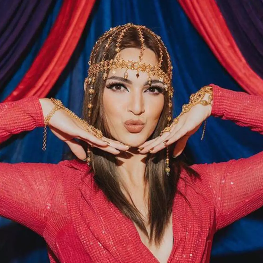 Gaya 12 seleb dandan ala Barbie, penampilannya totalitas bak boneka hidup