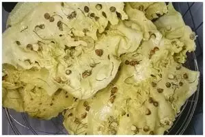 Cara bikin adonan peyek renyah dan tak menyerap minyak ini cuma pakai rendaman 1 jenis bubuk 