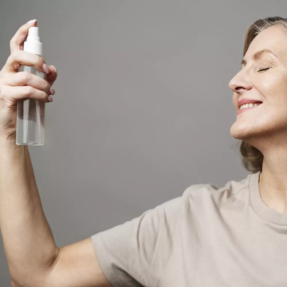 Jangan dibuang, begini trik memperbaiki botol face mist yang macet agar bisa digunakan kembali