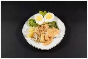 Trik bikin gado-gado sehat bebas minyak, antihambar meskipun tak pakai garam dan gula