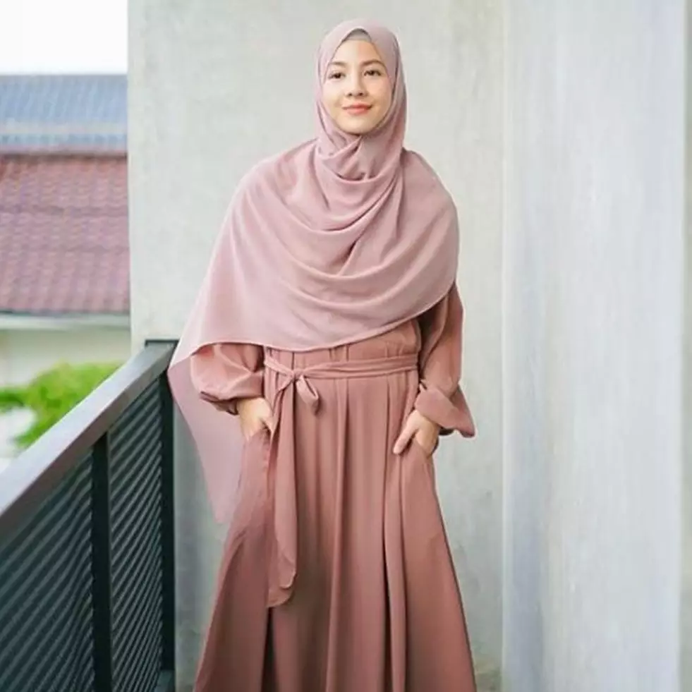 7 Gaya Natasha Rizky main badminton tuai atensi, tetap bebas bergerak walau berbusana muslimah