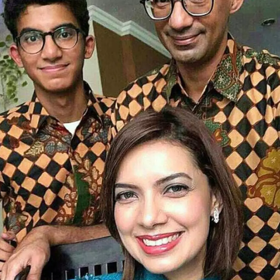 9 Momen Najwa Shihab hadiri anak wisuda di London, penampilannya tuai atensi bak ABG lagi kuliah