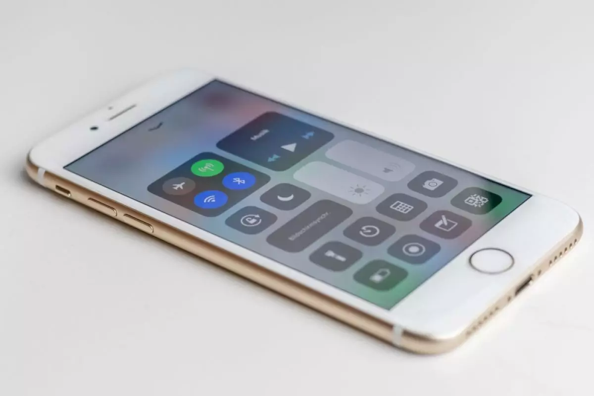 3 Cara mengatasi rotasi layar iPhone yang tidak mau berputar, matikan kunci rotasi