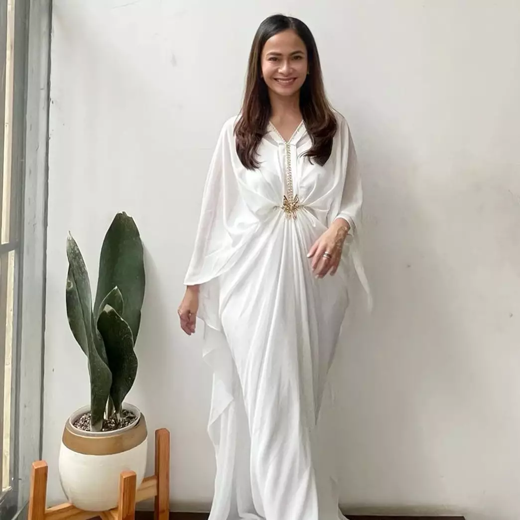 Gayanya sering disebut bak ABG, potret 9 seleb usia 40-an saat antar anak sekolah ini curi perhatian