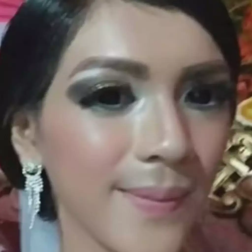 Wanita ini tak puas sama makeupnya saat menikah, intip 11 potretnya rias ulang usai 5 tahun perkawinan