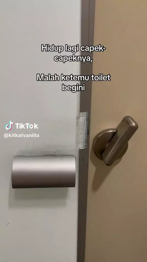 Salah desain pada kunci pintu toilet © TikTok