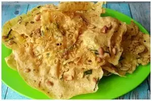 Tanpa santan dan kapur sirih, ini cara goreng peyek kacang agar gurih dan renyah tahan lama