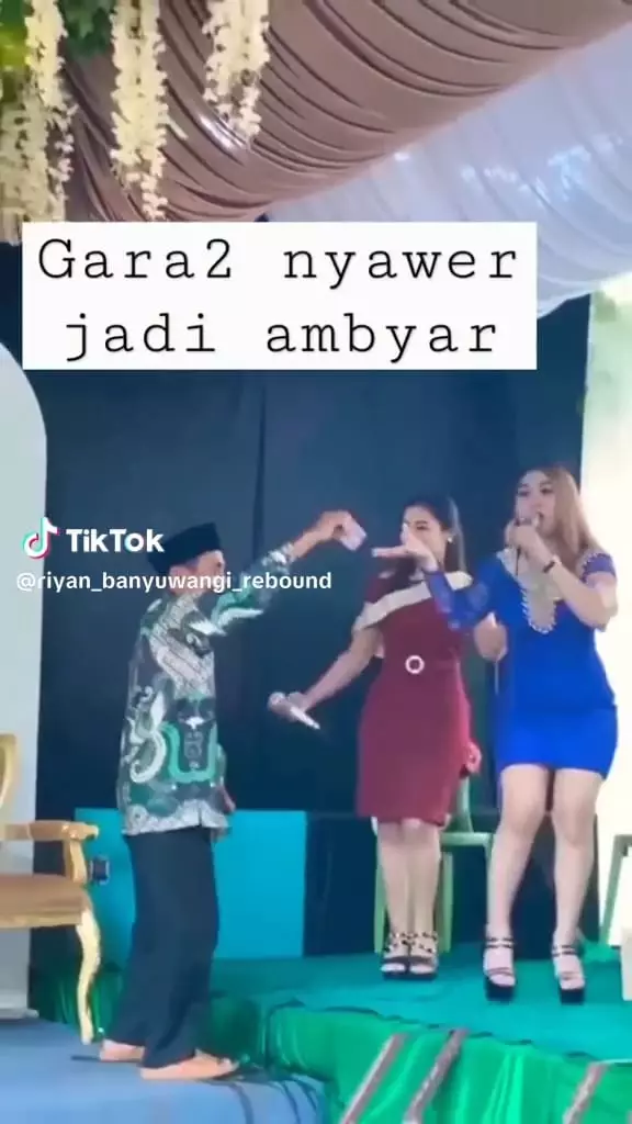 Istri ngambek suami nyawer biduan di kondangan © TikTok