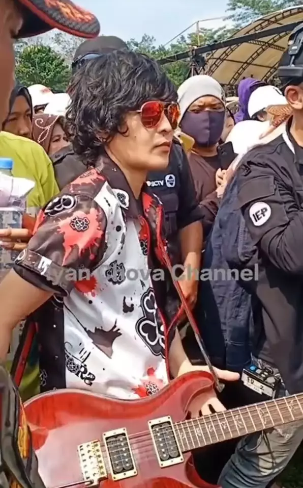 geram dituding pakai narkoba saat manggung mita the virgin klarifikasi © berbagai sumber geram dituding pakai narkoba saat manggung mita the virgin klarifikasi © berbagai sumber