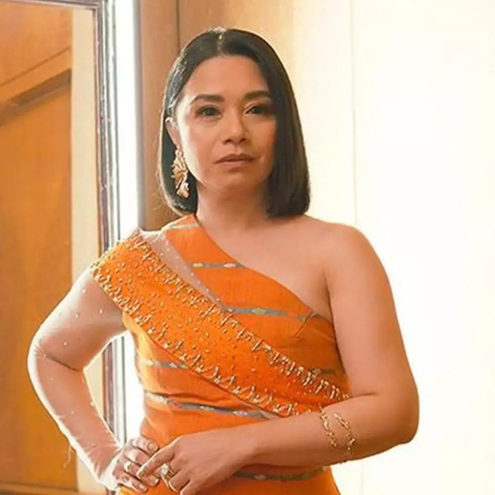 Tak terlihat tanda keriput di usia 56 tahun, intip trik jaga kecantikan wajah awet muda Ruth Sahanaya