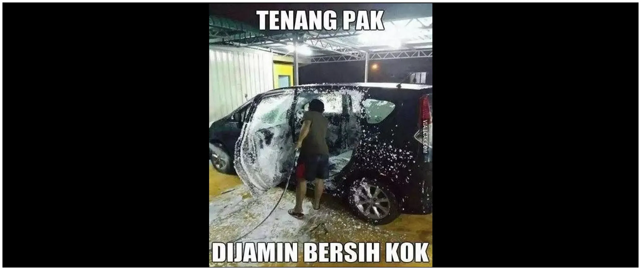 11 Potret kocak orang nyuci kendaraan ini caranya nyeleneh pol, nggak ngerti lagi deh