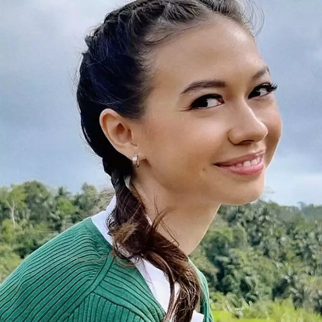 11 Potret Yuki Kato tampil dengan makeup bold, penampilannya saat cosplay jadi Barbie kelewat real