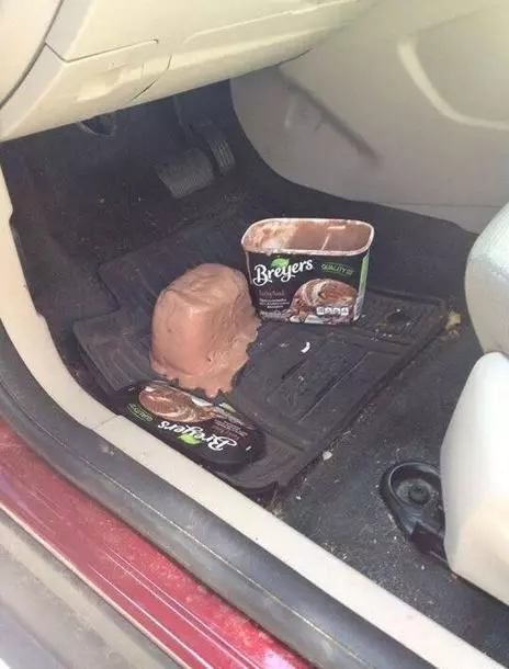 Potret kocak kejadian apes saat naik mobil Berbagai sumber Potret kocak kejadian apes saat naik mobil Berbagai sumber