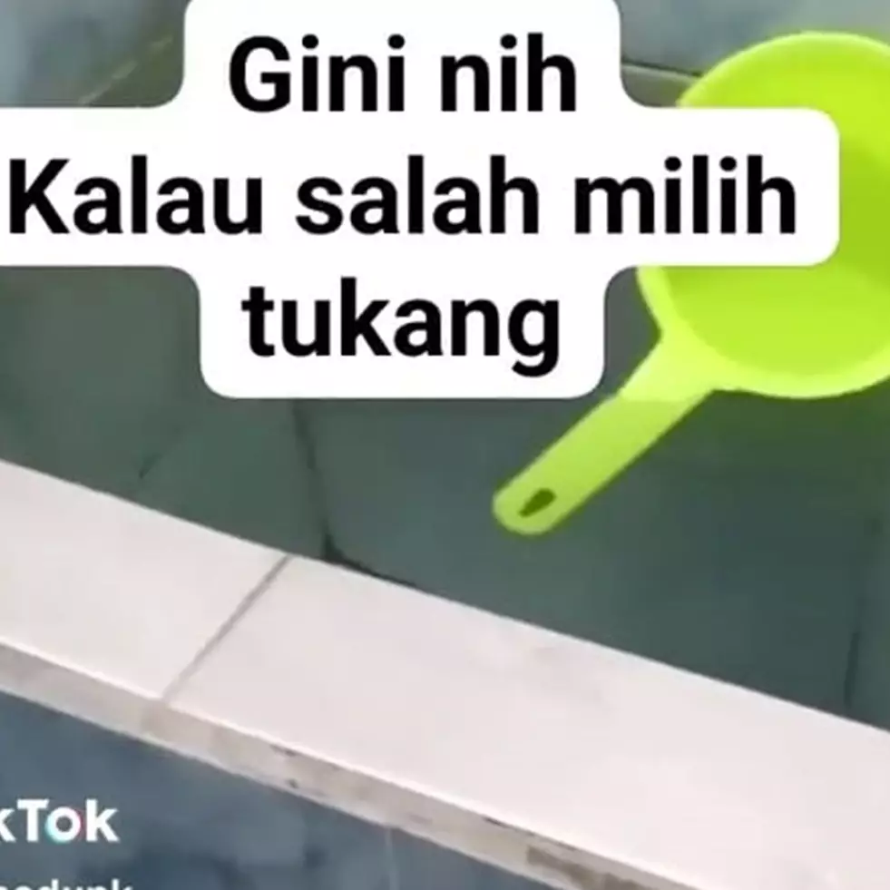 Toilet salah desain ini letak jambannya nyeleneh abis, bikin repot yang mau buang hajat