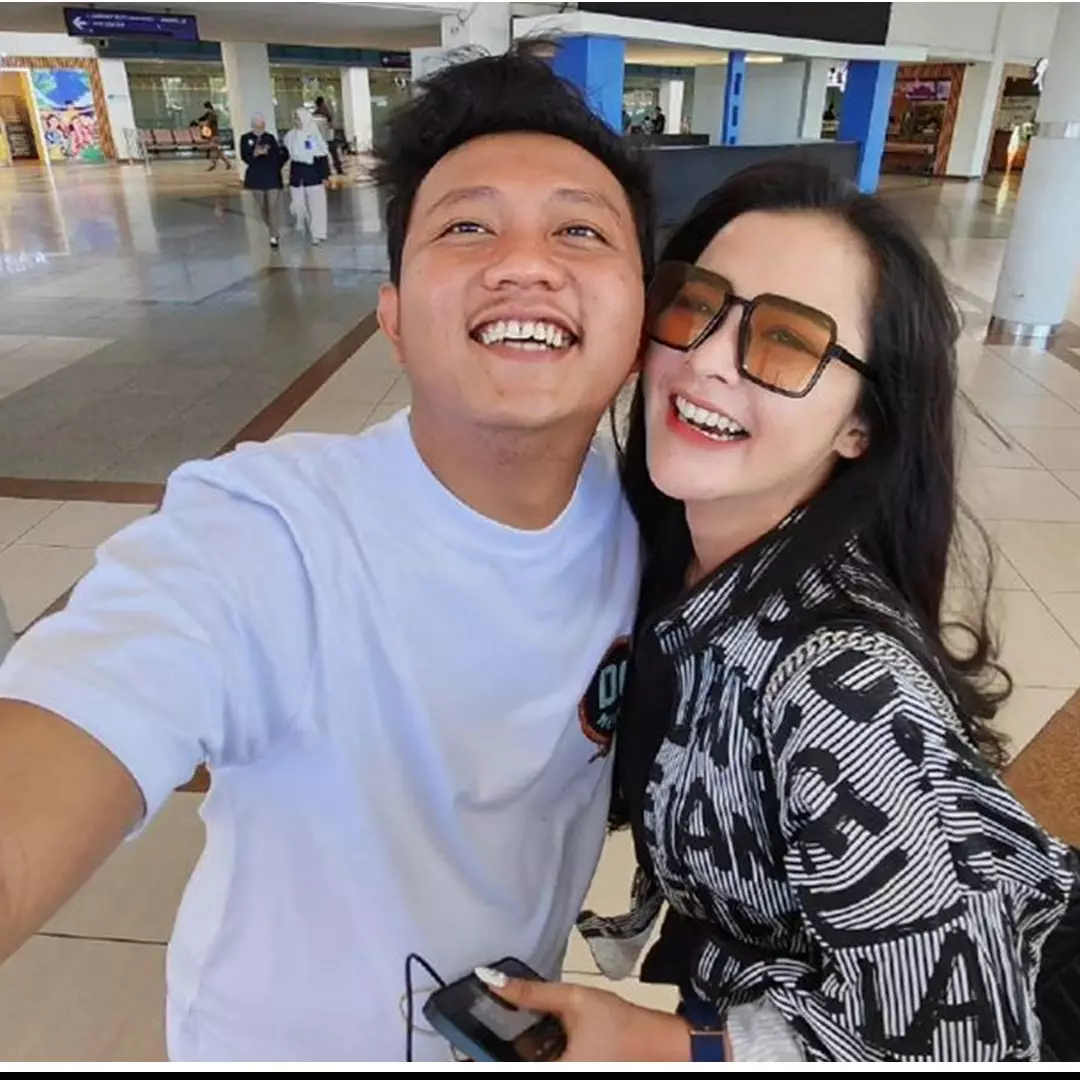 Potret dulu dan kini istri 9 pedangdut ini manglingi, dagu lancip Bella Bonita jadi sorotan