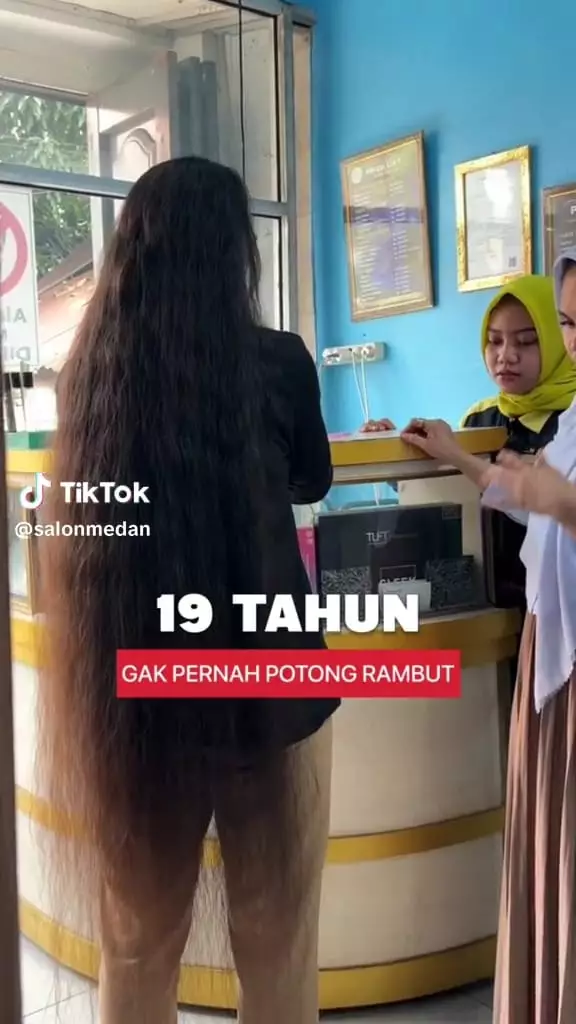 Wanita nggak potong rambut selama 19 tahun © TikTok
