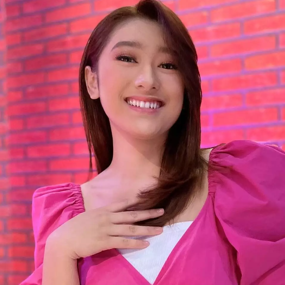 9 Momen kelulusan Amanda Caesa anak Parto Patrio di Inggris, tak dihadiri sang ayah