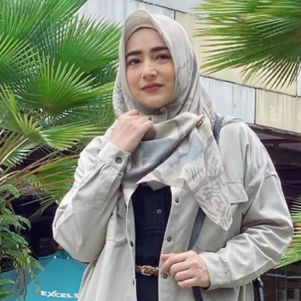 Tak terlihat menua di usia 44 tahun, ini rahasia Cindy Fatikasari menjaga kecantikan kulit