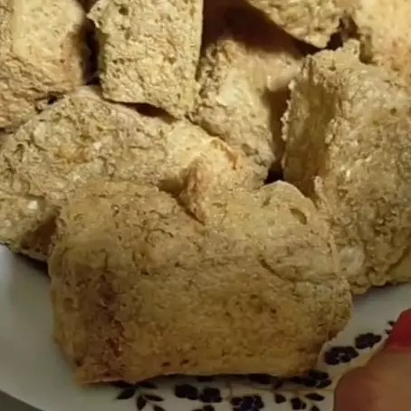 Tak perlu pakai tepung, begini cara goreng tahu supaya teksturnya krispi di luar dan lembut di dalam