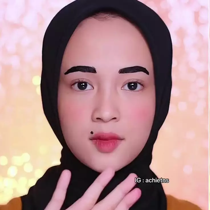 Awalnya seperti anak kecil, transformasi wanita di-makeup Princess ini hasilnya mirip karakter game