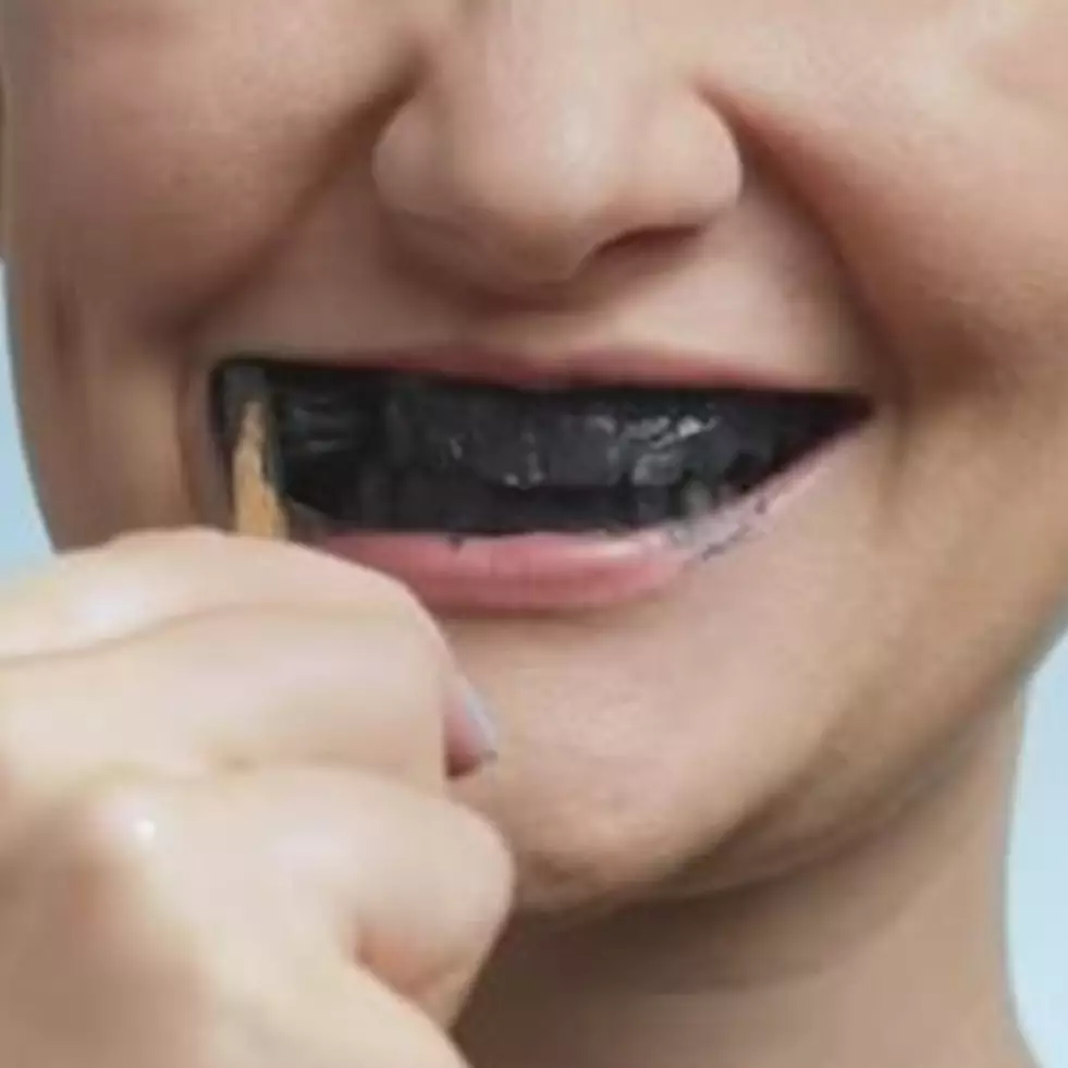 Bukan menggunakan garam, ini trik pudarkan noda hitam pada gigi pakai pasta dari 1 jenis rempah