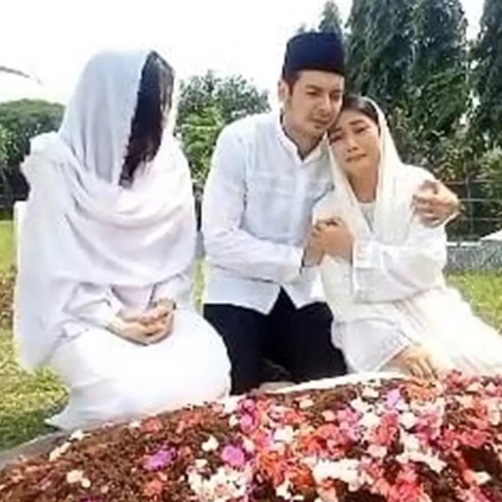 Momen bikin adegan sedih di pemakaman ini caranya tak disangka-sangka, simpel tapi bikin ketawa receh