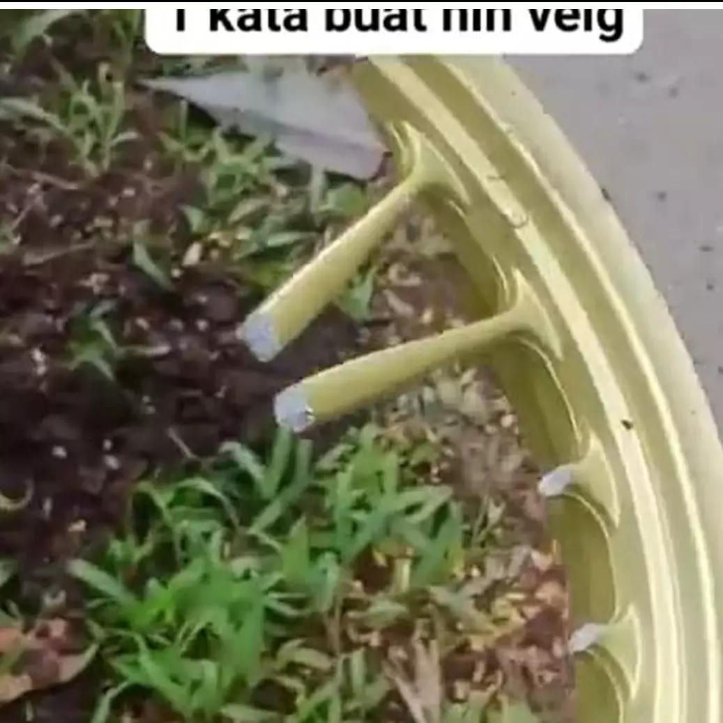 Pengendara ini ketiban apes karena pelek palsu, penampakan motornya bikin nyesek