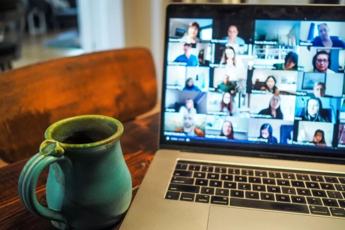 Cara meredam kebisingan latar belakang saat rapat virtual menggunakan Microsoft Teams