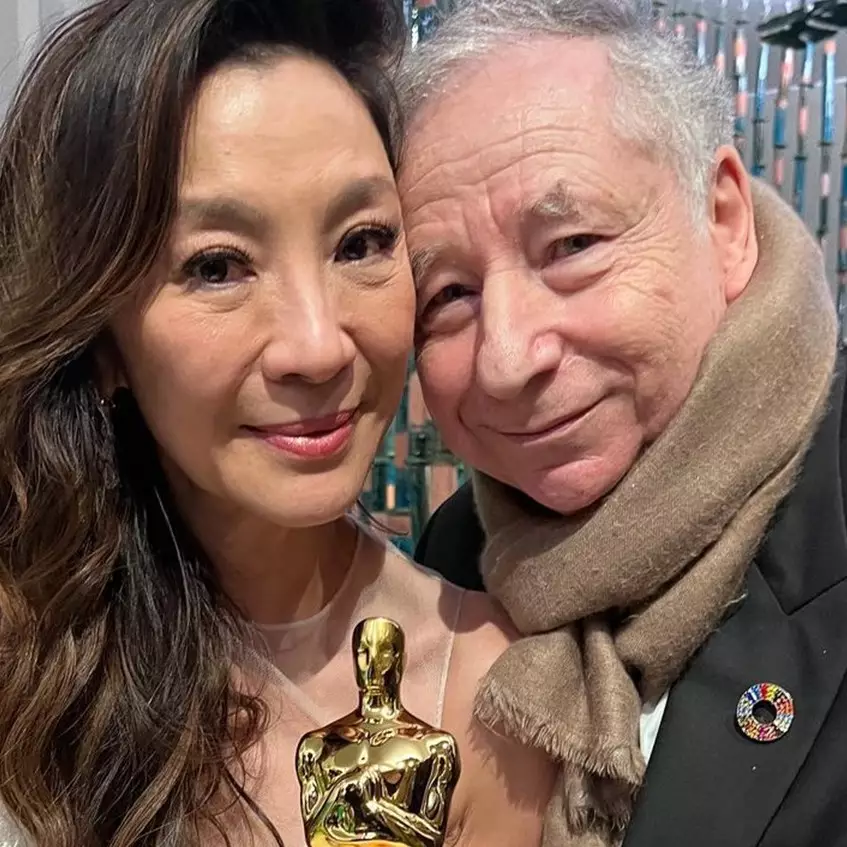 Jadi istri eks bos Ferrari usai 19 tahun tunangan, ini 9 momen pernikahan Michelle Yeoh dan Jean Todt