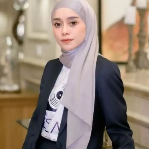 Mewahnya rooftop milik 7 pedangdut, punya Iis Dahlia dilengkapi lapangan mini golf