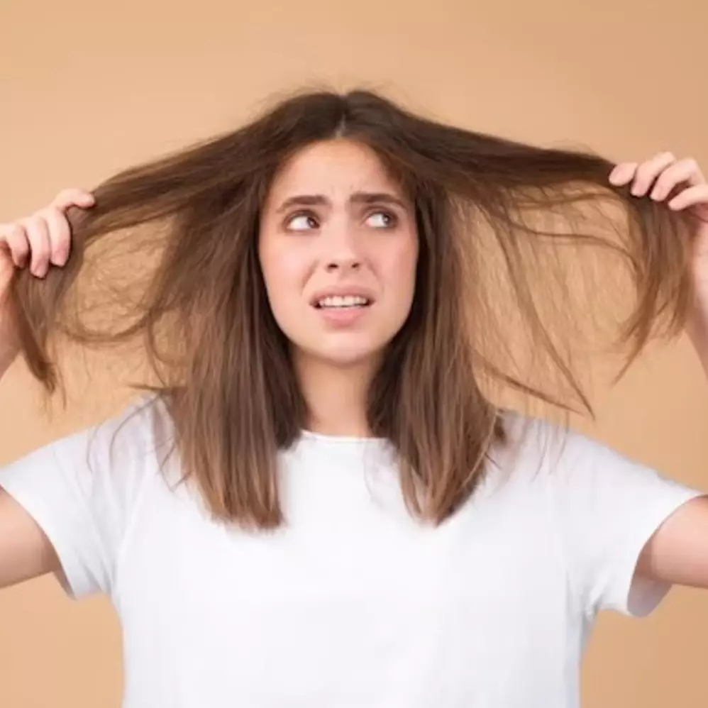 Nggak cuma pakai kondisioner, ini trik agar rambut bebas kusut seharian pakai 1 jenis minyak alami