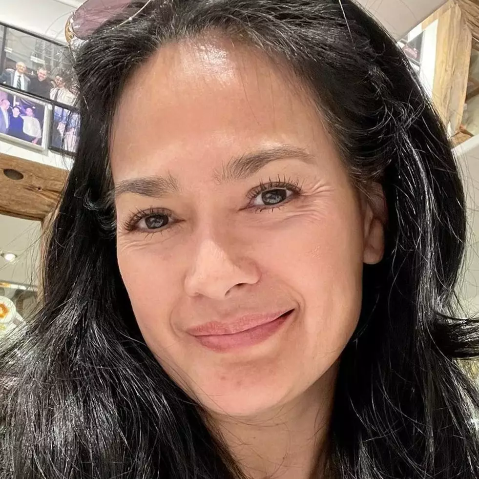 Menantu serasa anak kandung, intip 11 momen kedekatan Donna Harun dan Herfiza ini bukti parasnya mirip