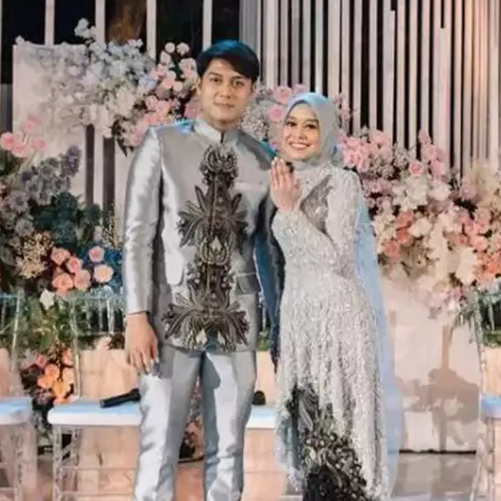 6 Momen lamaran pedangdut jebolan D'Academy, lamaran Putri dengan pebisnis tajir digelar sederhana