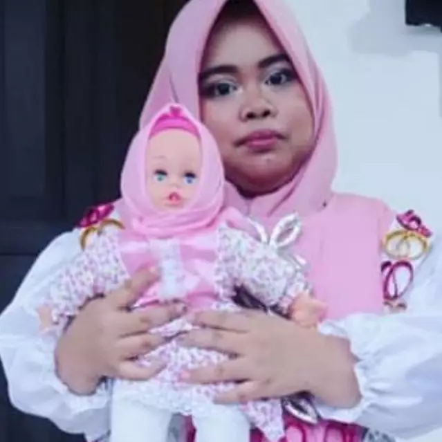 9 Potret Kekeyi dandan ala Barbie ini malah tuai kritikan, disebut warganet mirip boneka Annabelle