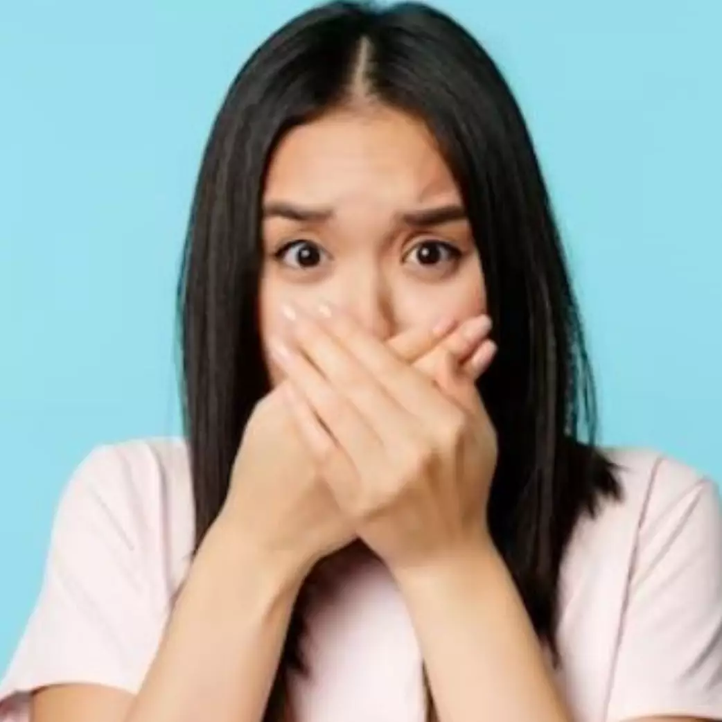 Bukan dengan garam dan baking soda, ini trik atasi bau mulut pakai spray dari 1 jenis minyak