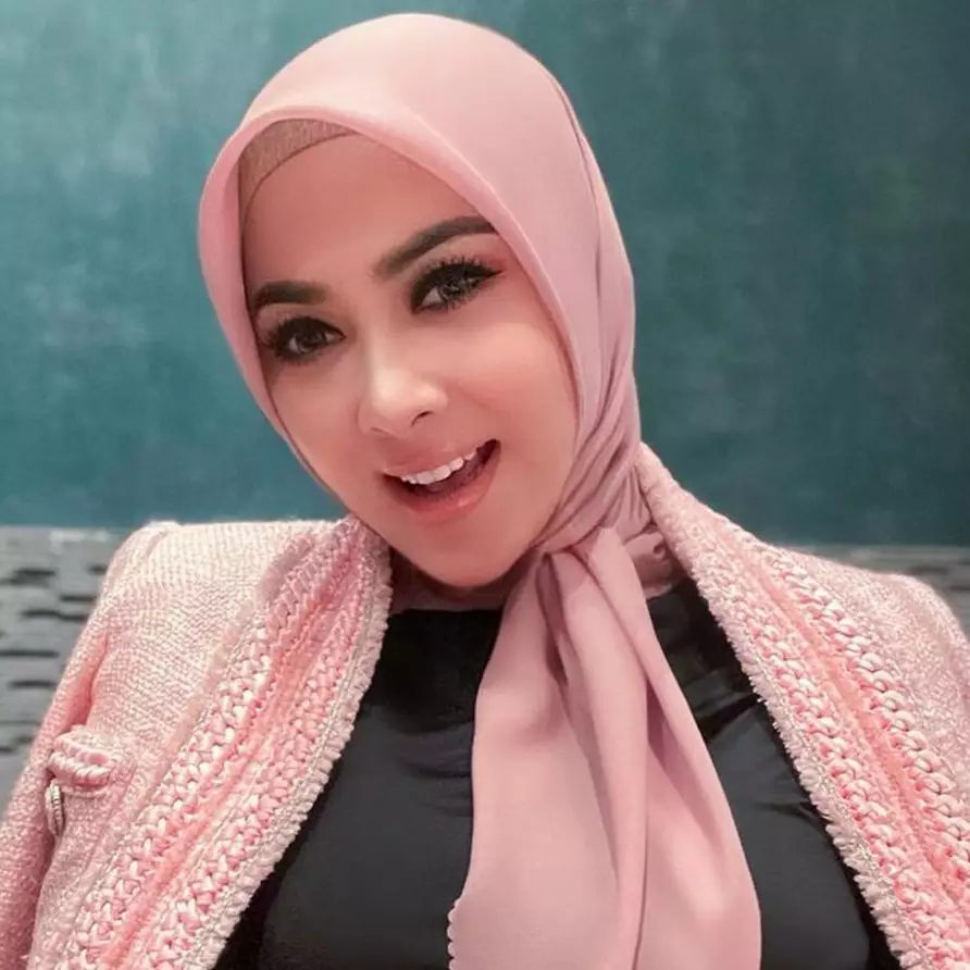 Momen perayaan ultah Syahrini ke-43 digelar di hotel mewah di Jepang, kado Reino Barack bikin melongo