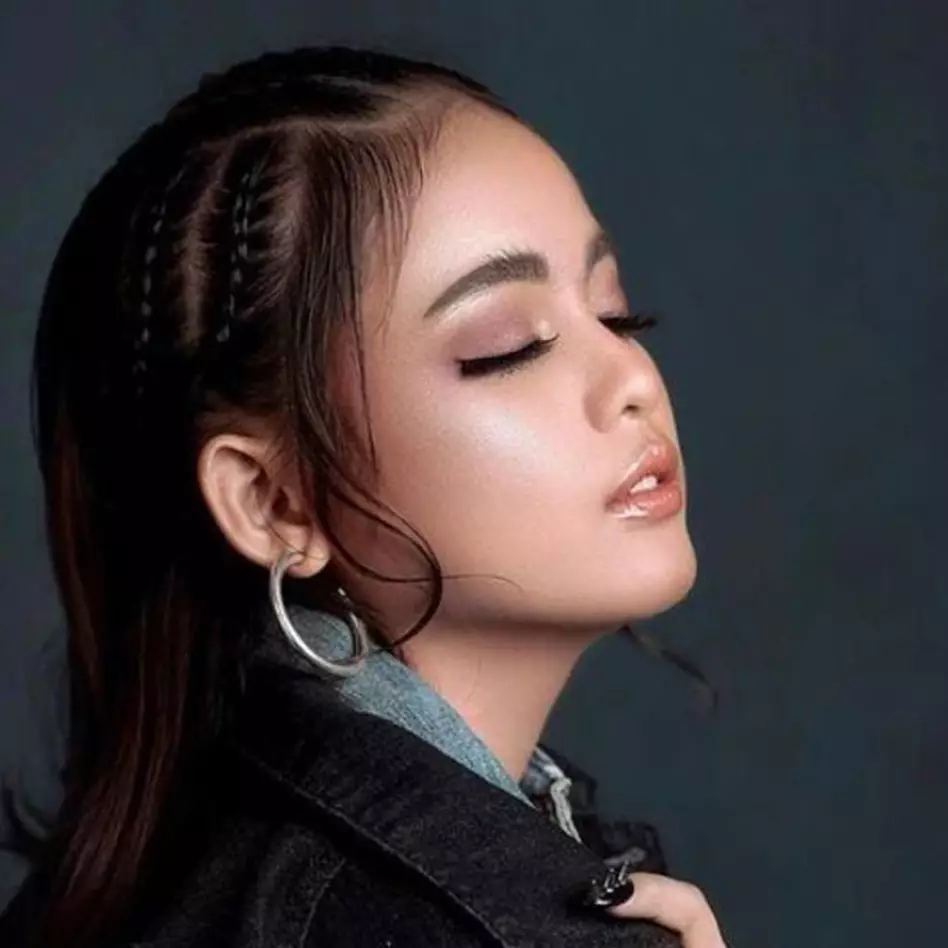 Dari anak tukang becak jadi bintang dangdut, ini 11 transformasi Putri D'Academy yang cantiknya awet