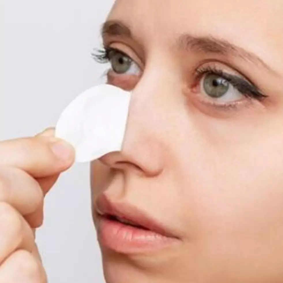 Bukan dengan kopi, ini trik bersihkan pori-pori wajah agar tak timbul komedo pakai 1 jenis minuman