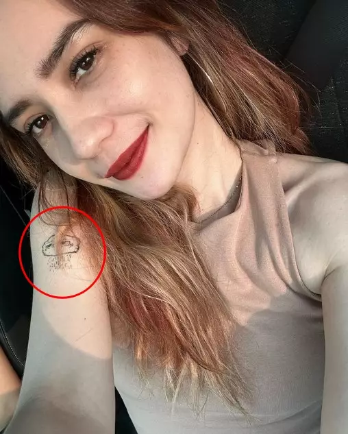 Putri Anne punya tato di lengan © Instagram Putri Anne punya tato di lengan © Instagram