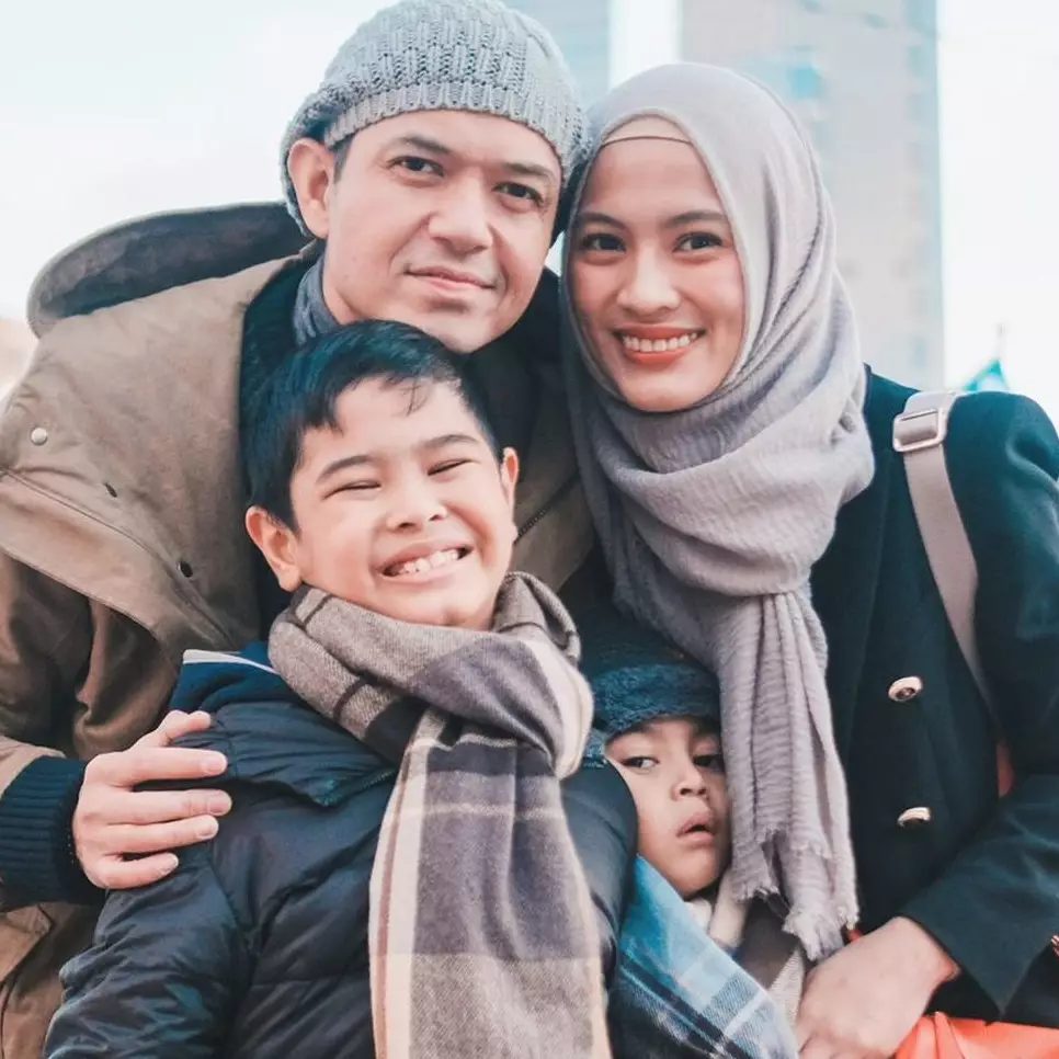 Bukan pesta meriah, ini 5 momen sederhana Dude Harlino &amp; Alyssa Soebandono rayakan ultah anak kedua