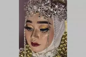 Beda hasil makeup pengantin di kenyataan vs potret fotografer ini bikin ngelus dada, editingnya ngegas