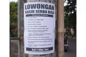 11 Potret lowongan kerja ini kelewat nyeleneh, bagusnya diketawain apa dirujak?
