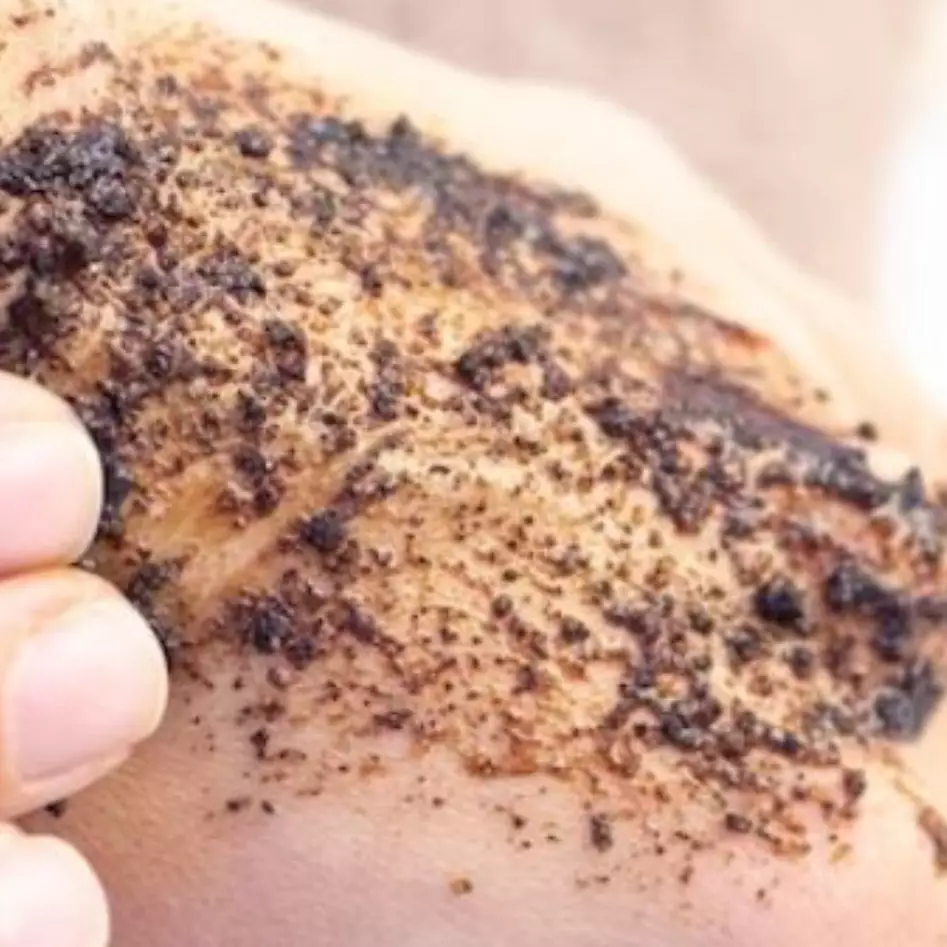 Nggak perlu produk mahal, ini trik mengangkat sel kulit mati penyebab kusam pakai 1 jenis minyak