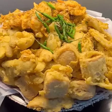 Tanpa tambahan tepung beras, ini trik bikin adonan gorengan yang super renyah dan tak menyerap minyak