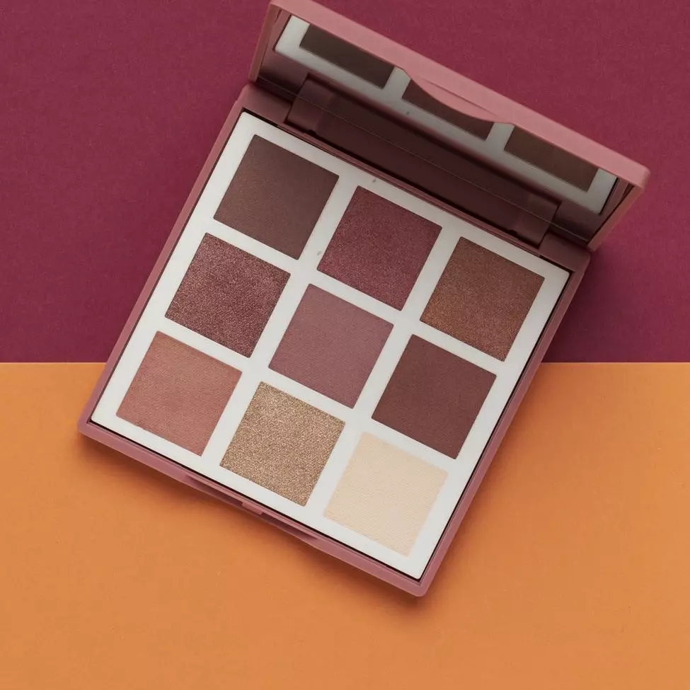Trik perbaiki palette eyeshadow pecah pakai 1 bahan alami ini hasilnya rapi bak beli baru