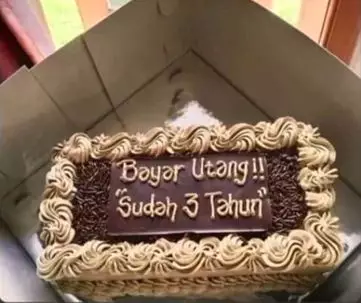potret kocak tulisan di kue ulang tahun Berbagai sumber
