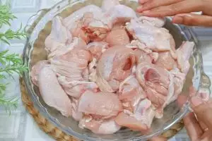 Auto lunak dalam 15 menit, ini cara jitu mencairkan daging ayam beku cuma pakai 2 bahan