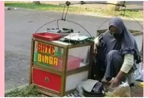 13 Potret kocak tulisan di pedagang kaki lima ini kelakuan nyelenehnya tak terbendung