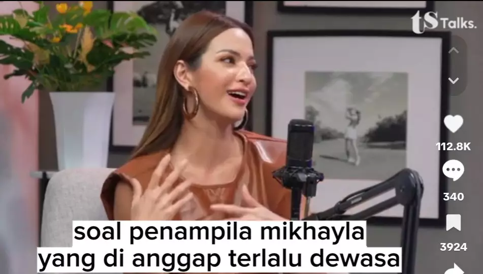 respons santai nia ramadhani saat gaya mikhayla disebut terlalu dewasa © berbagai sumber